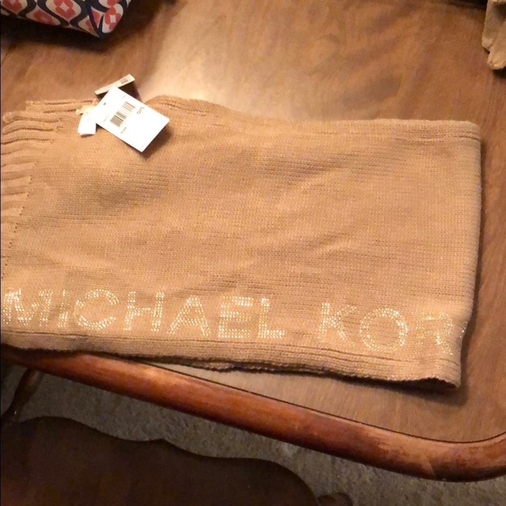 Michael kors scarf and glove set